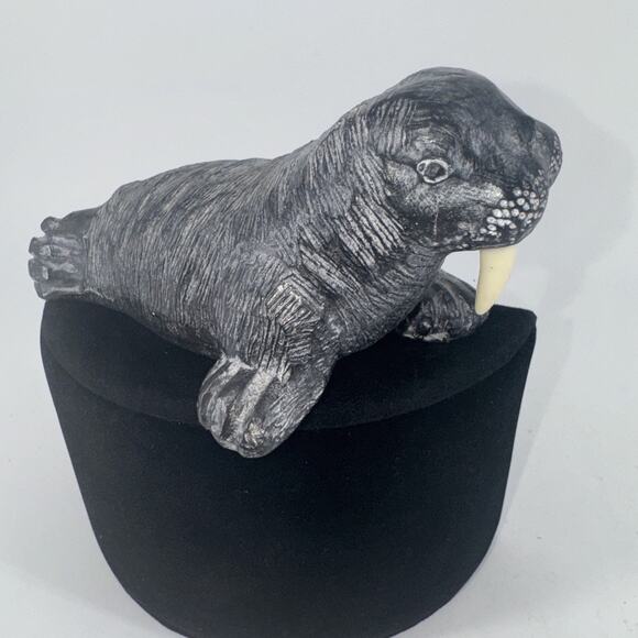Walrus Sculpture by Wolf Sculptures Canada 5" Long Vintage Carved Soapstone Gift - Picture 1 of 13